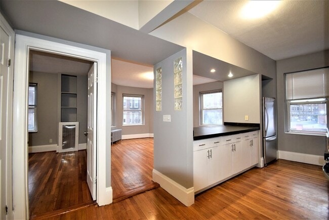 Building Photo - 83 Glenville Ave Unit 2