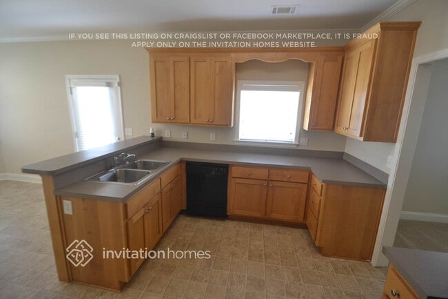 Photo - 909 Lakeside Ct