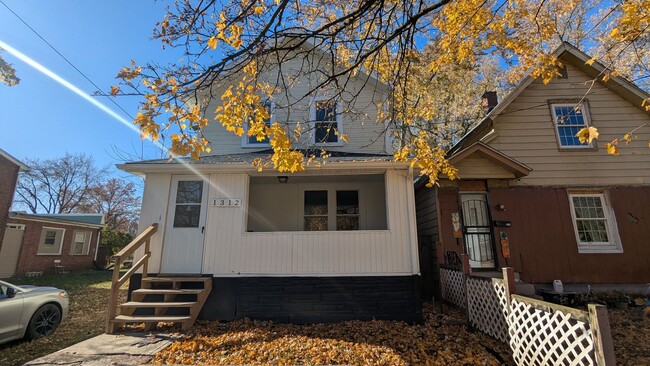 Building Photo - Welcome to your charming home located in the vibrant city of Akron