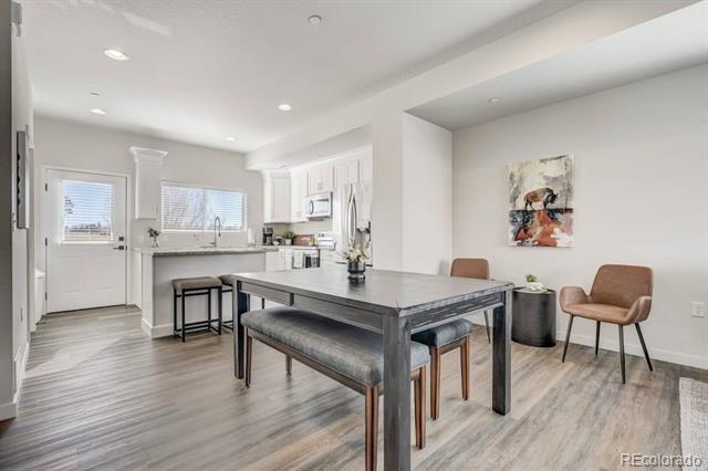 Photo - 2220 E La Salle St