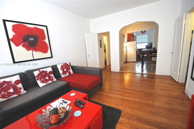 Building Photo - 601 7th St Unit 4