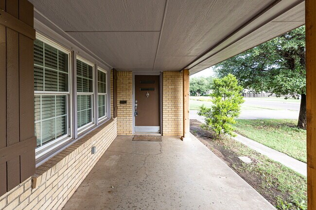 Photo - 4 Bedroom in Tech Terrace
