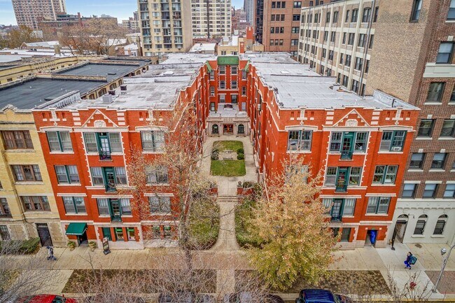 Photo - 435 W Surf St Unit 1H