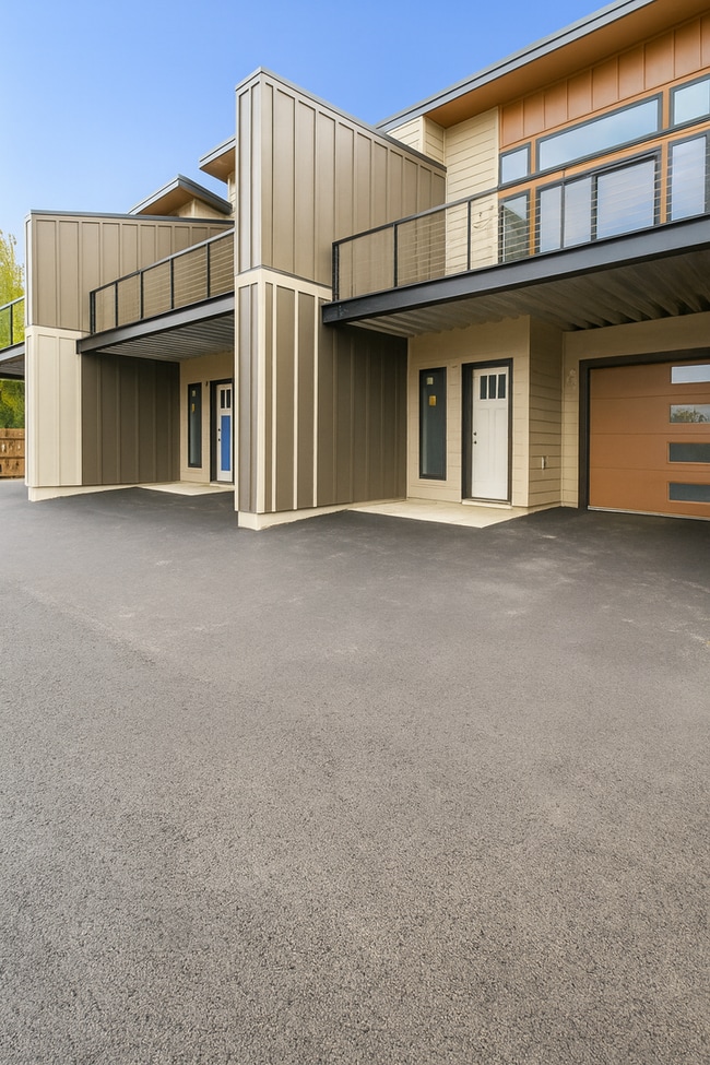 Your Bend Retreat: Spacious End Unit Townh... - Your Bend Retreat: Spacious End Unit Townh...