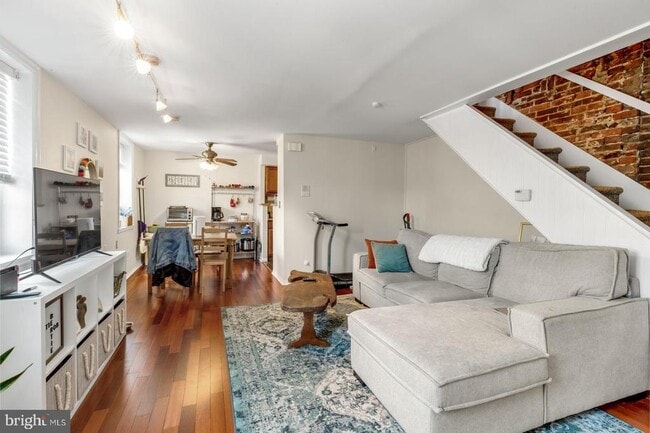 Photo - 123 Bainbridge St Apartment Unit 3