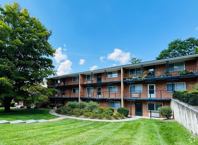 Building Photo - 1 Bedroom, 1 Bath Apartment Unit 44A