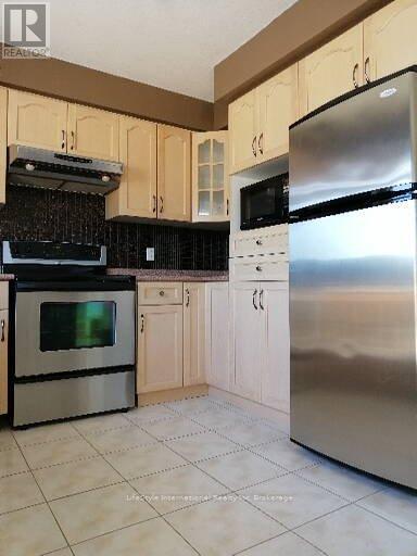 Photo - 22 Clairfields Dr W