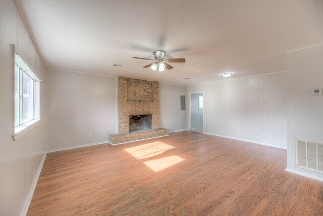 Photo - 1606 E Taylor Lake Cir