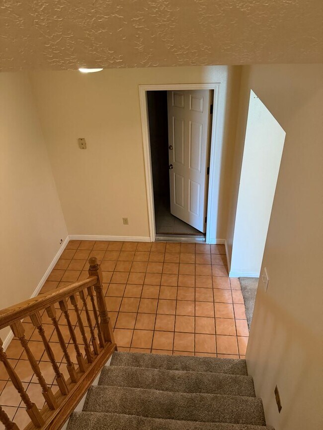 Photo - 479 S Palisade Dr Unidad Downstairs