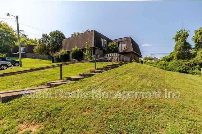 Photo - 9104 Woodpark Ln NW