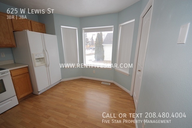 Photo - 625 W Lewis St