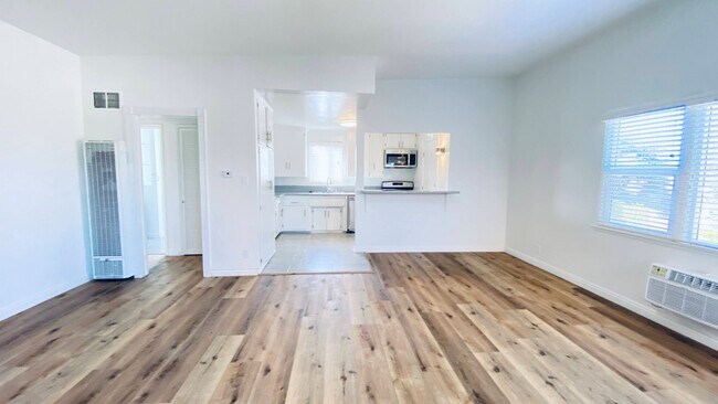 Photo - 1957 Frank St / 2519 Virginia Ave