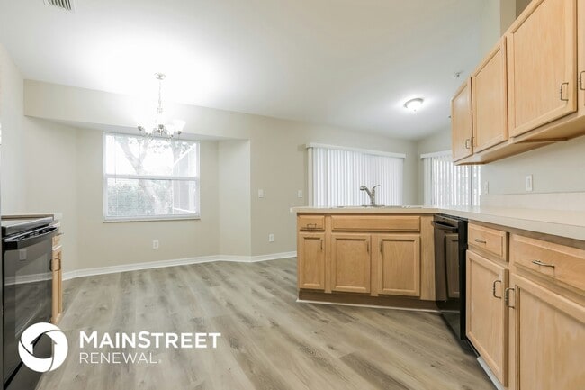 Photo - 2938 Parrot St