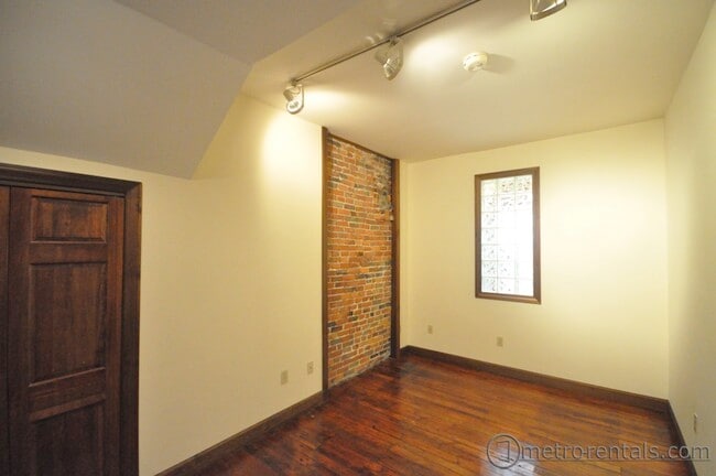 Bedroom 1 - 39 E Russell St Unit 39