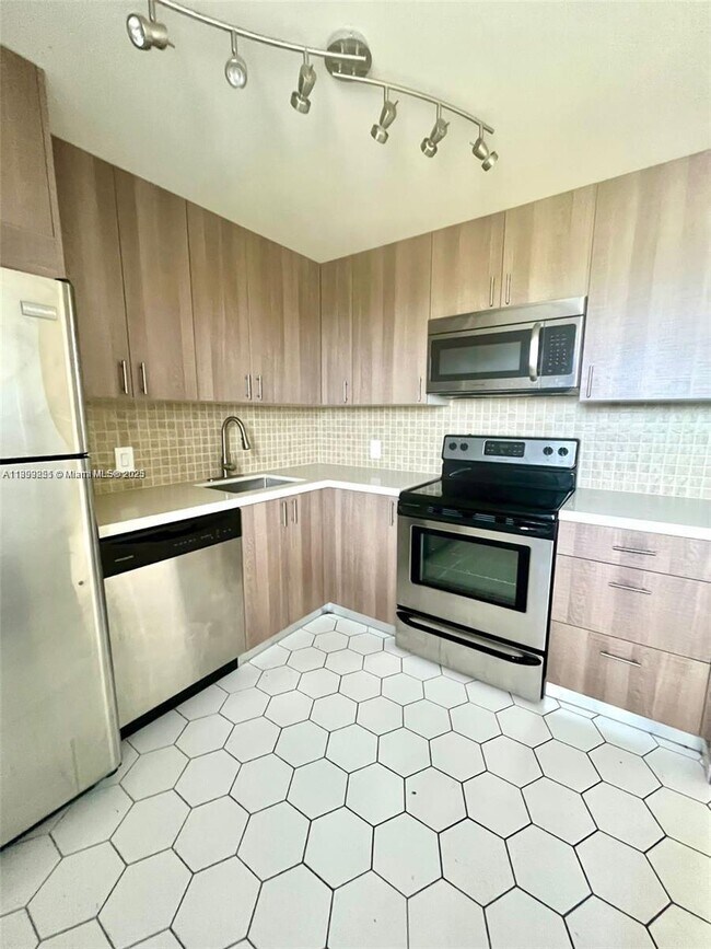 Photo - 3101 N Country Club Dr Unit 603