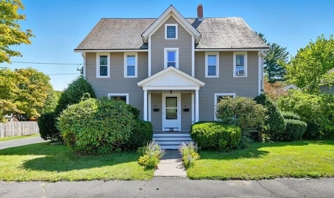 Building Photo - 62 Maple St Unit Upper Level in Duplex