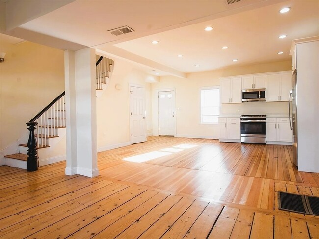Building Photo - 14 Humboldt Pl Rental