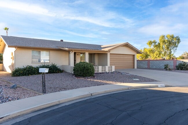 Building Photo - Rental in Sunland Village