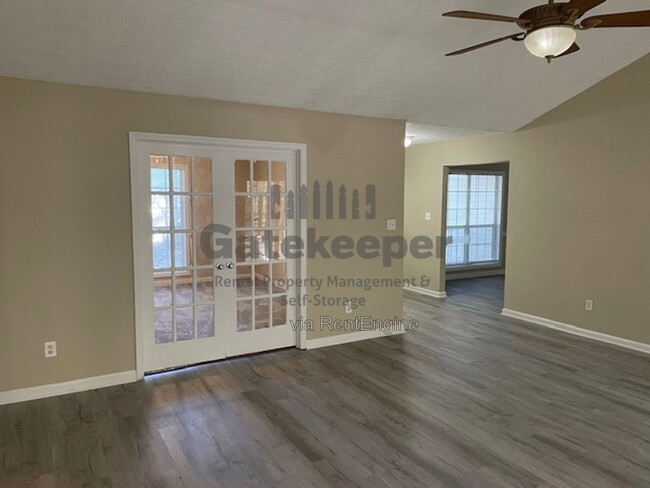 Photo - 385 Burch Rd