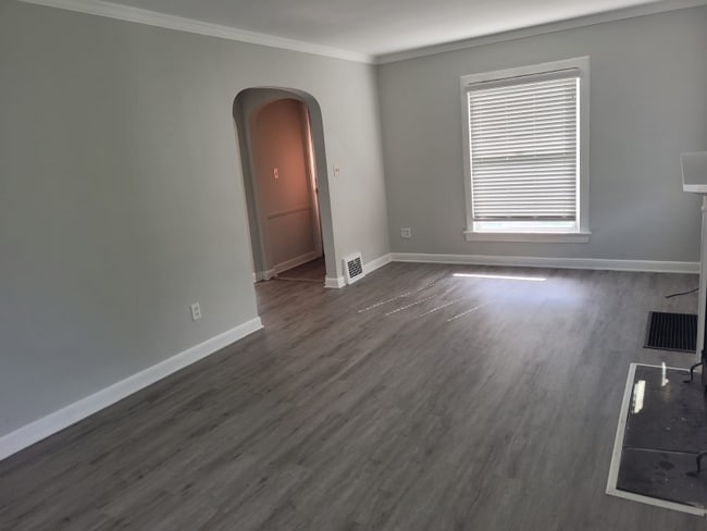 Photo - 3781 Grosvenor Rd