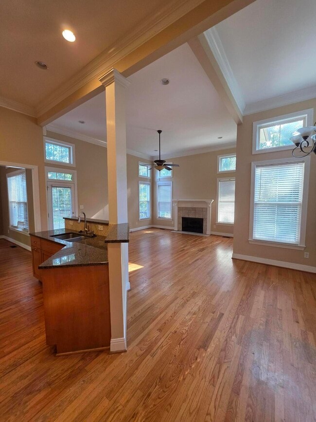 Photo - 306 Lochleven Ct