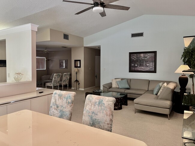 Photo - 10678 Ocean Palm Way Unidad 202