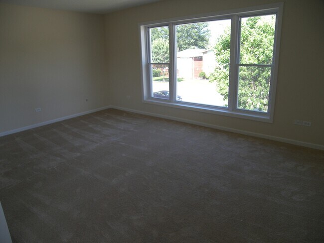 Living Room - 1536 S Mannheim Rd Unit 2