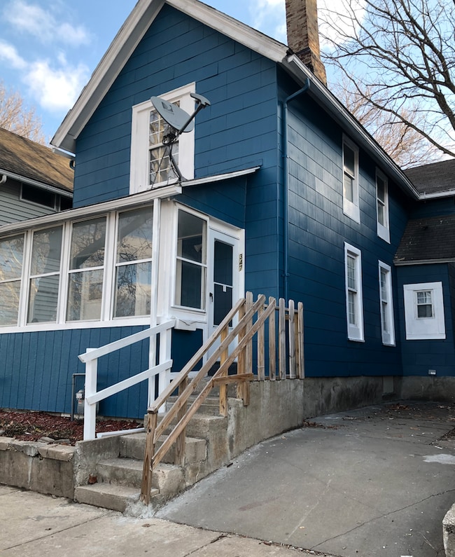 Building Photo - 347 Maple Blvd