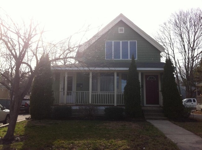 Building Photo - 246 Shaw St Unit A