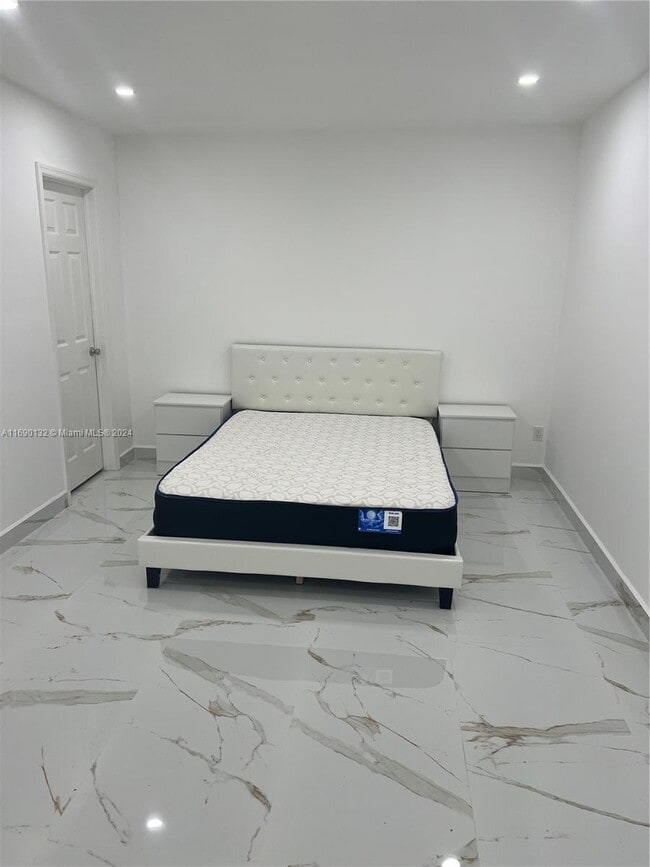 Building Photo - 10870 SW 242nd St Unit B Rental