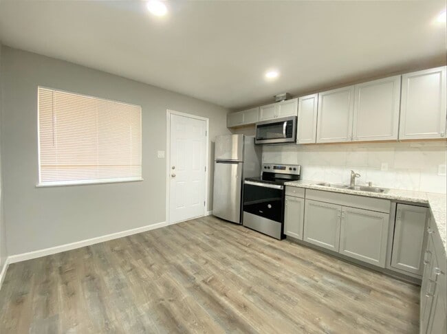 Photo - 817 E Bellevue Rd Unit NA