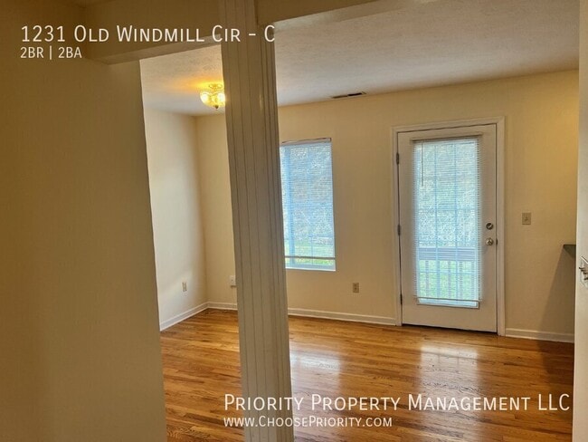 Photo - 1231 Old Windmill Cir Unidad C