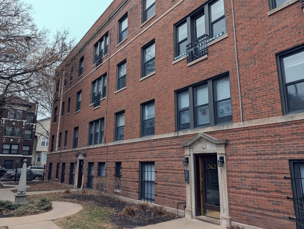 Photo - 1360 E 52nd St Unit 60-1S