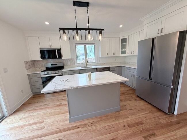 Photo - 374 Semel Ave Unit A