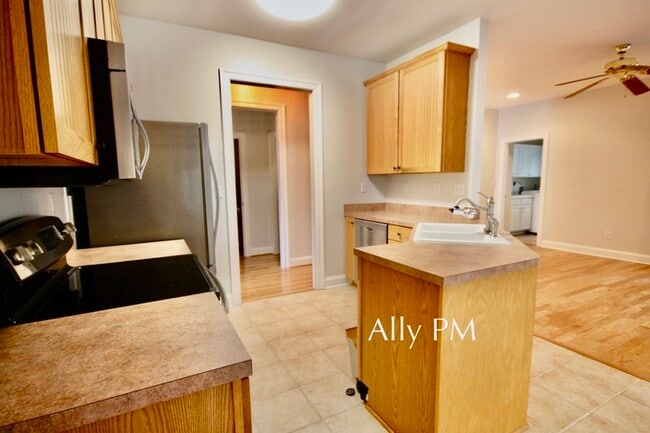 Photo - 1892 Clay Dr