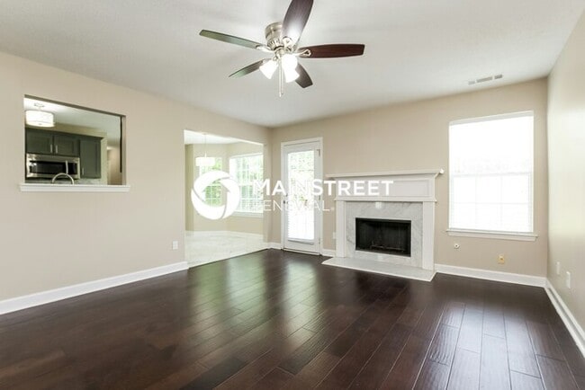 Photo - 4 Bedroom Pet-Friendly Home in College Park, GA with Main Street Renewal