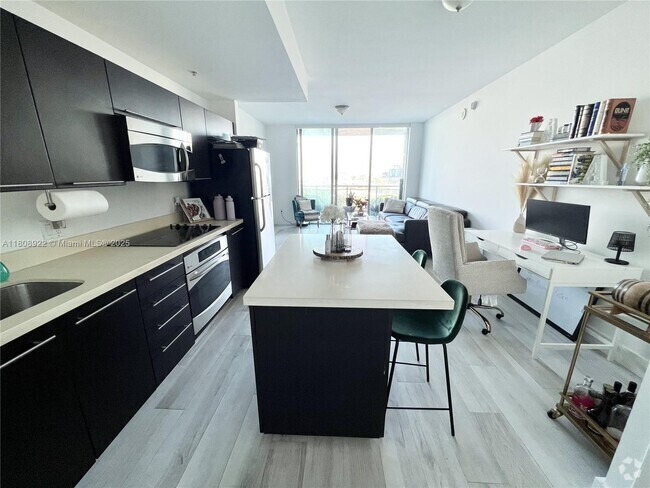 Building Photo - 90 SW 3rd St Unit 1108 Rental