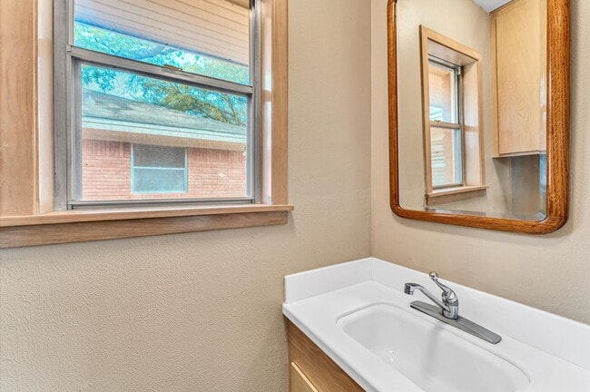 Photo - 6327 Wynnwood Ln