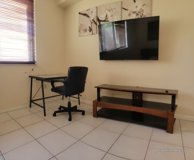 Office area - 540 Brickell Key Dr Unit 307