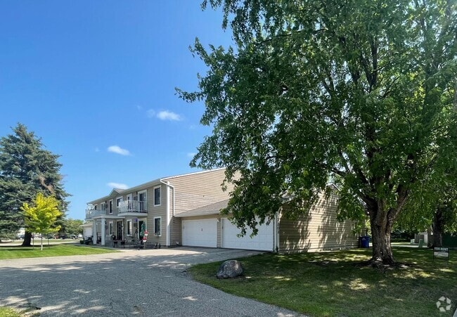 Building Photo - 2 bed, 2 bath in South Fargo! Rental