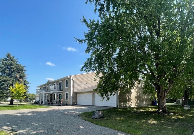 2 bed, 2 bath in South Fargo! - 2 bed, 2 bath in South Fargo! Condo