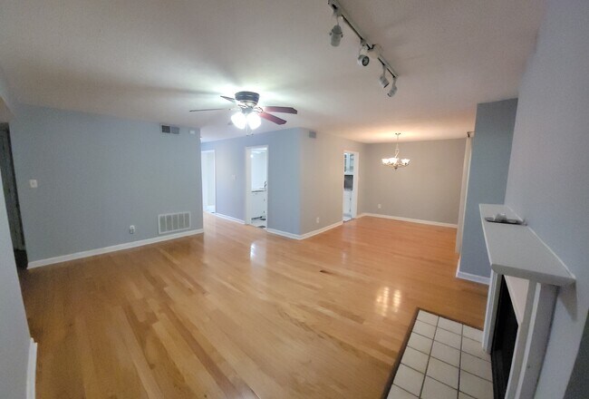 Living Room - 1356 Weatherstone Way NE Unidad 1356