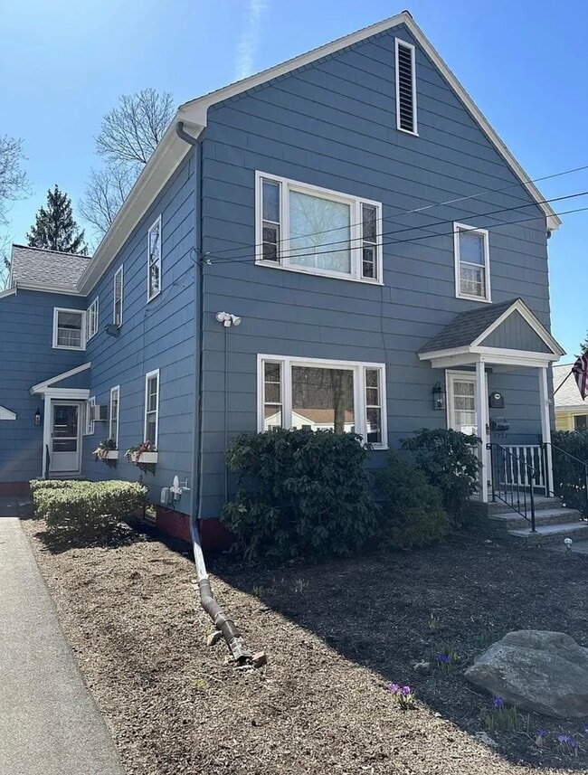 Building Photo - 552 Chandler St Unit 2