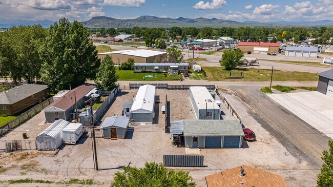 Photo - 503 2nd Ave W