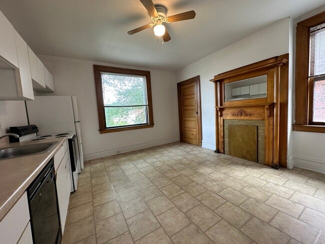 Photo - 4821 Centre Ave Unit 2