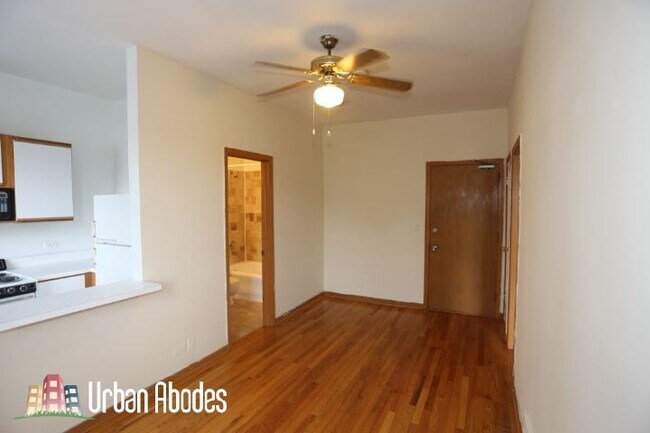 Photo - 633 W Barry Ave Unit A07C