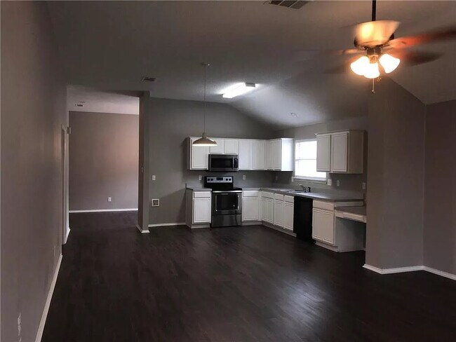 Photo - Updated 4 bed single Story home
