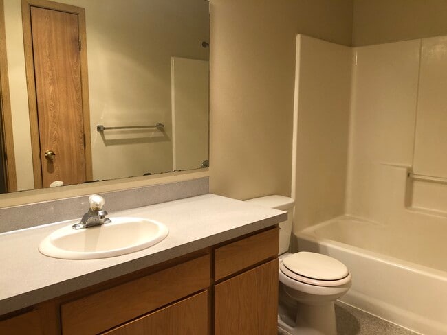 Photo - 270 NW Clay Ct Unit A