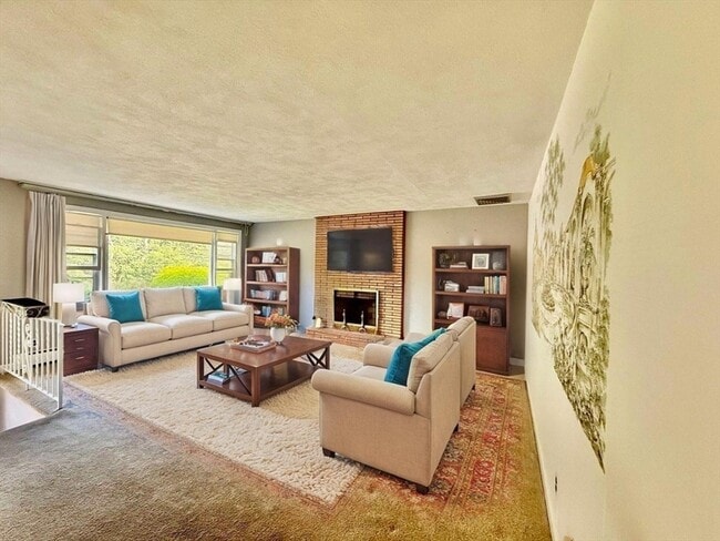 Building Photo - 90 Grover Rd Unit 2nd Fl Rental
