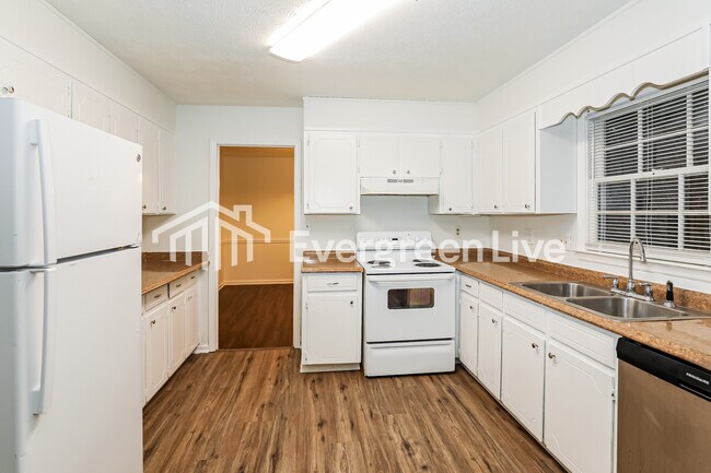 Photo - 1717 King Rd